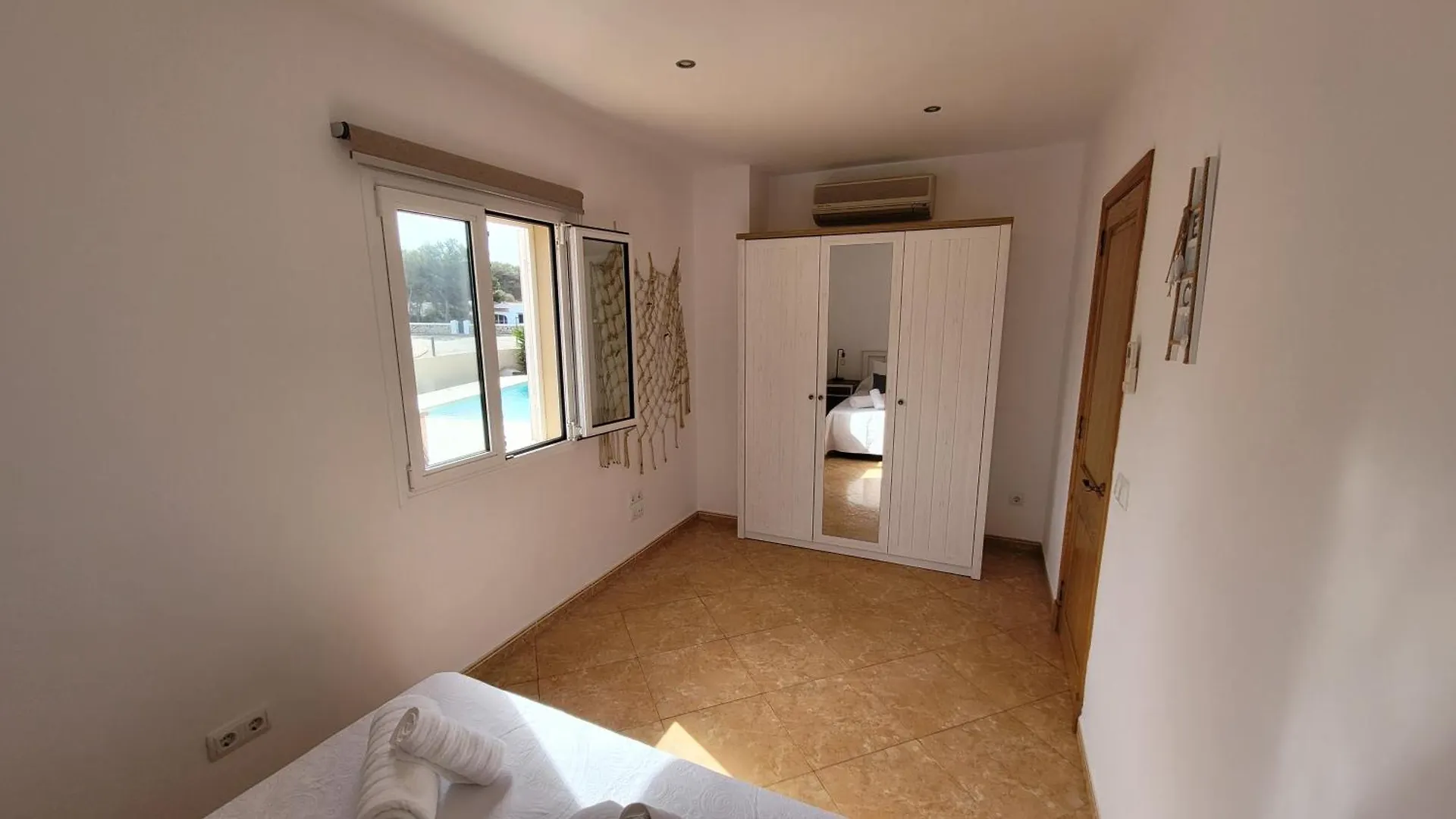 Villa Victoria Paradise Cala'N Blanes  0*, Cala'N Blanes (Menorca) Hiszpania