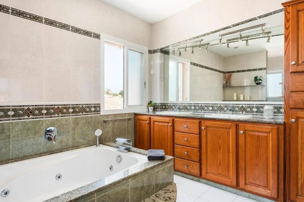 Villa Victoria Paradise Cala'N Blanes  0*, Cala'N Blanes (Menorca)